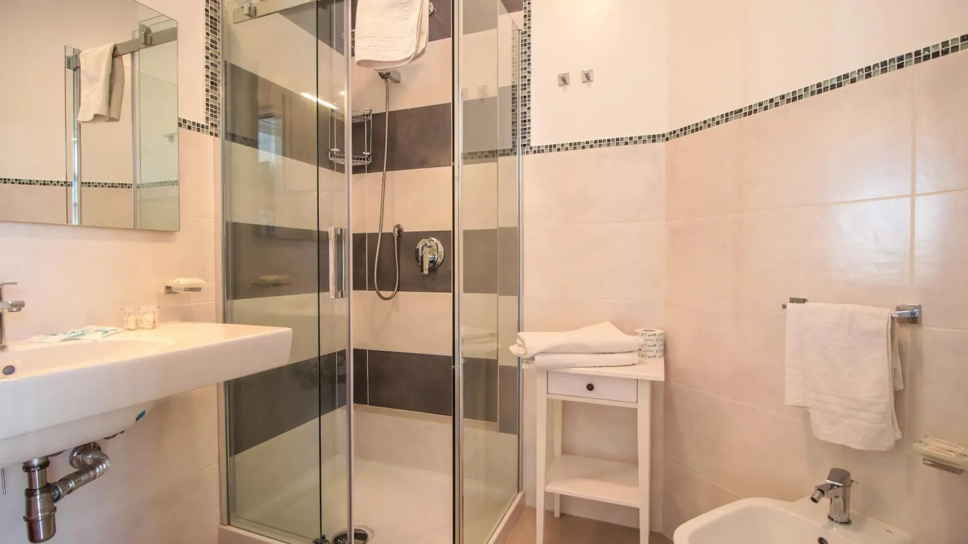 Hotel Il Faro Della Guitgia Tommasino Лампедуза