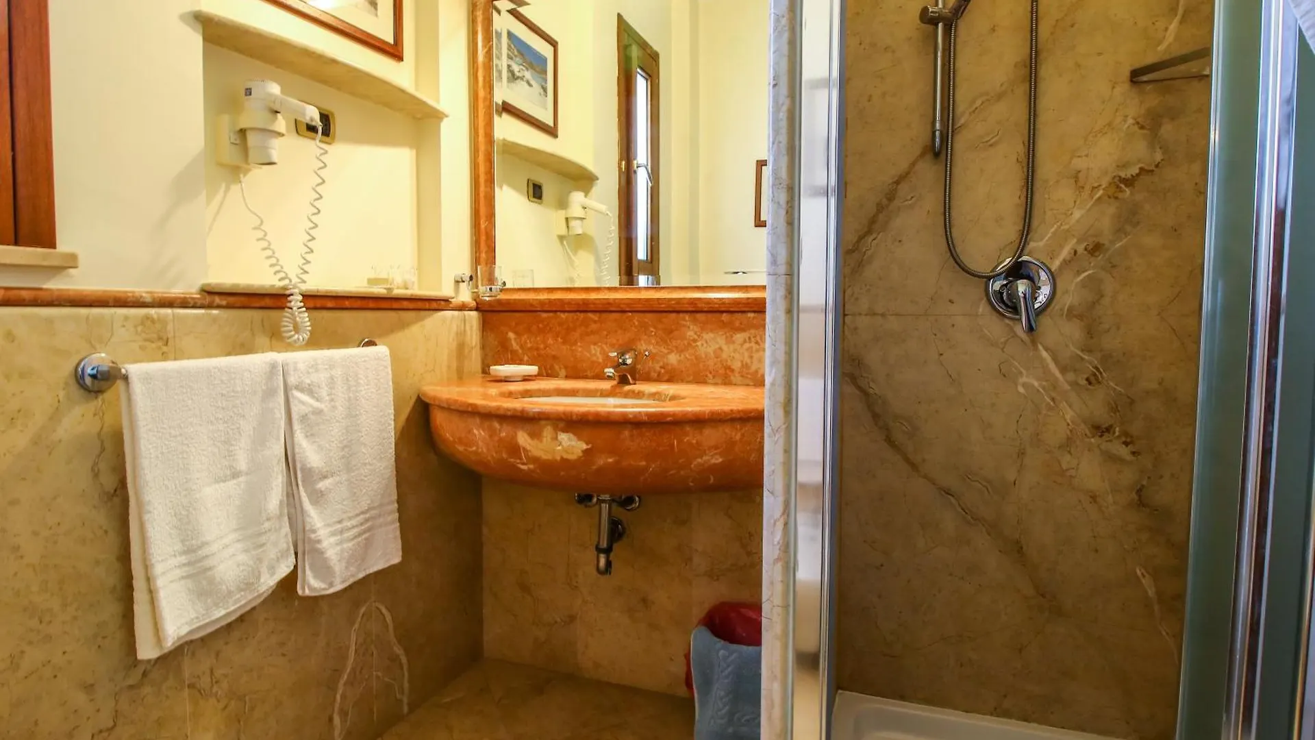 Hotel Il Faro Della Guitgia Tommasino Лампедуза