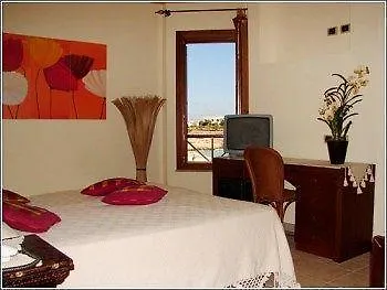 Hotel Il Faro Della Guitgia Tommasino Лампедуза 3*,  Италия